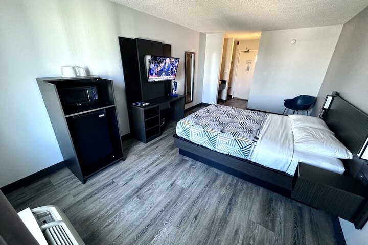Room 33 of 33