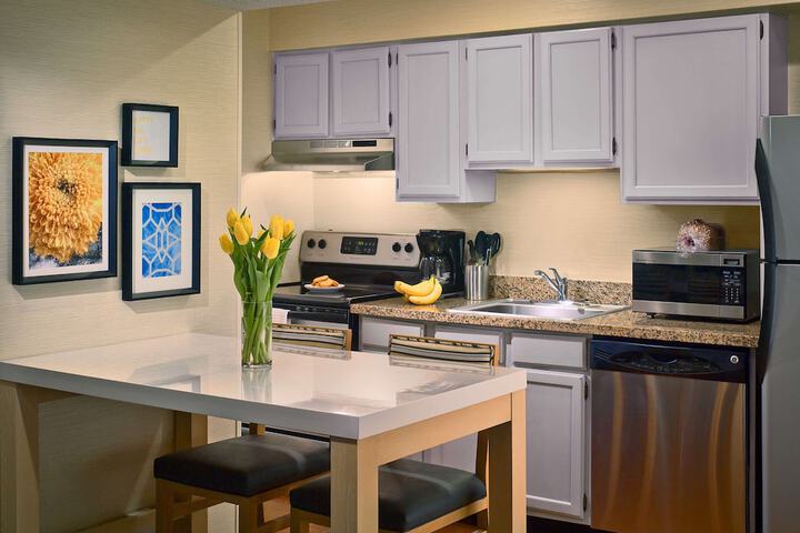 Sonesta Simply Suites Cleveland Airport