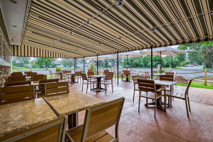 Best Western Plus Windjammer Inn & Conference Center