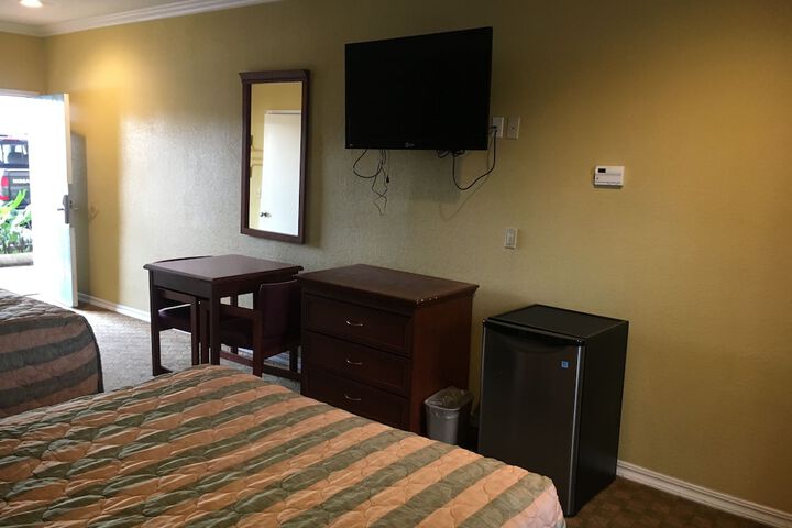 Bellflower Travel Inn