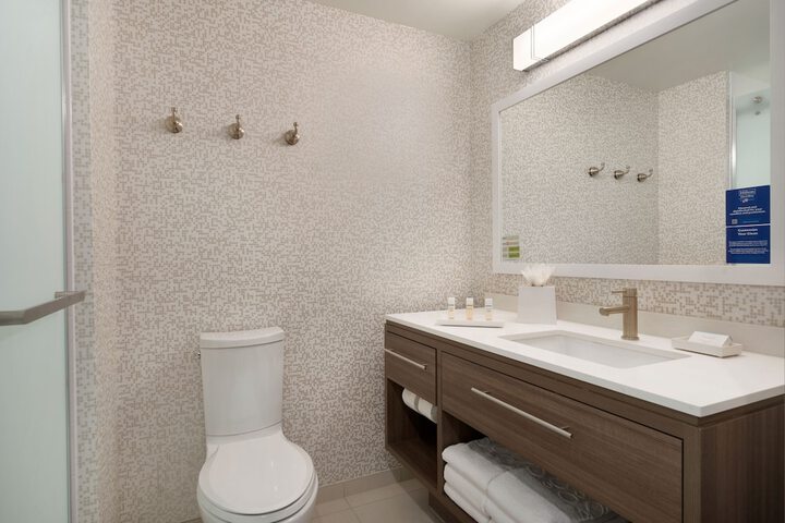 Room 9 of 20