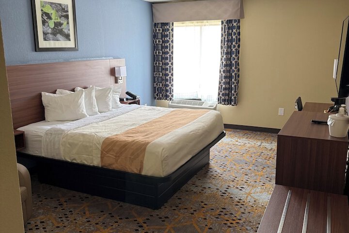 Holiday Lodge Hotel & Conference Center