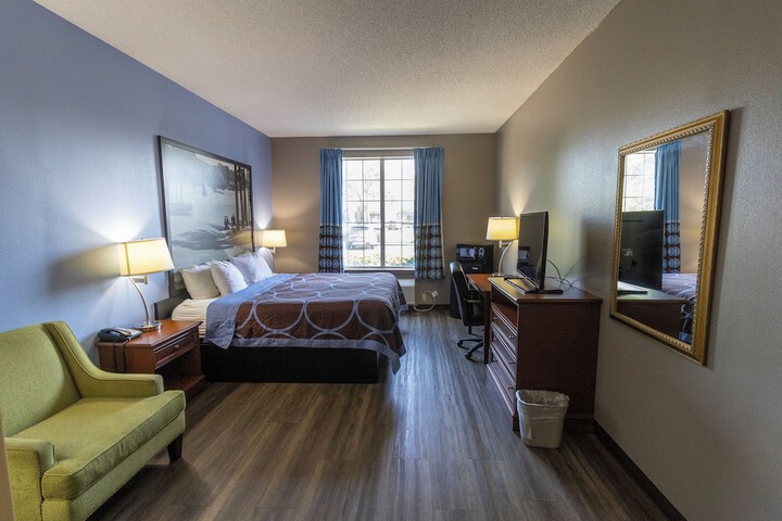 Super 8 by Wyndham Smithfield / Selma