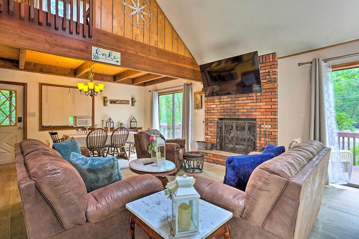 Bushkill House w / Deck & Community Amenities!