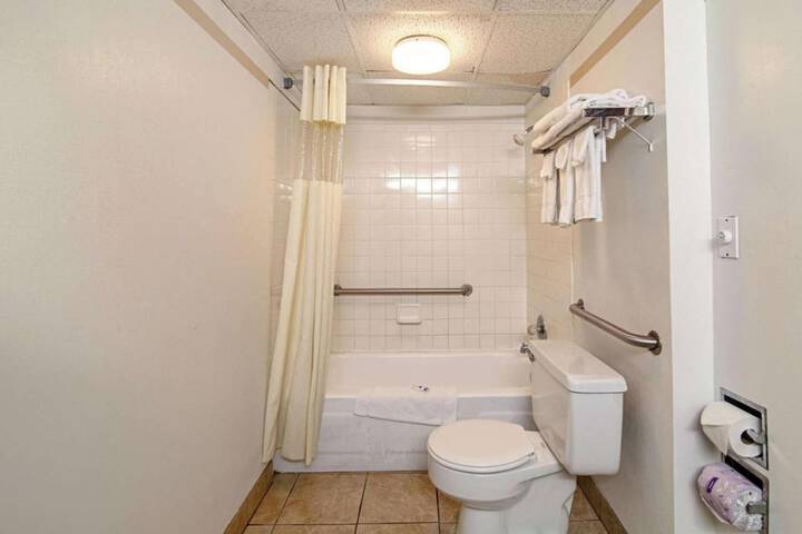 Room 11 of 32