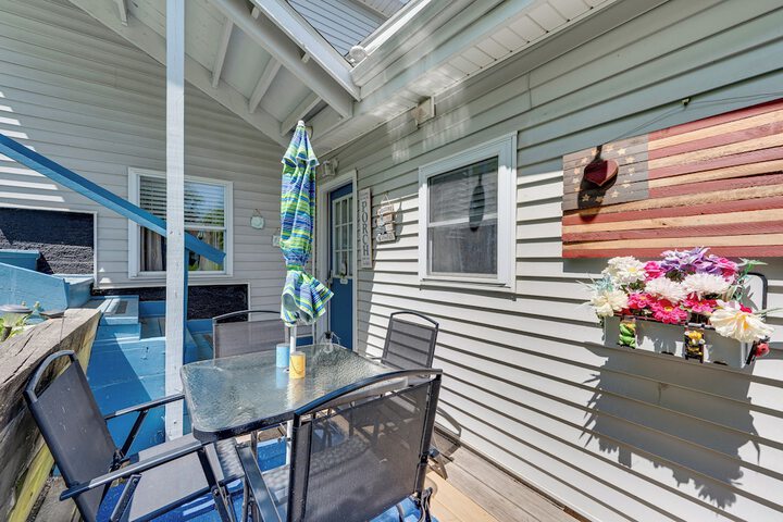 Steps to Crystal Lake: Spacious Retreat w / Views