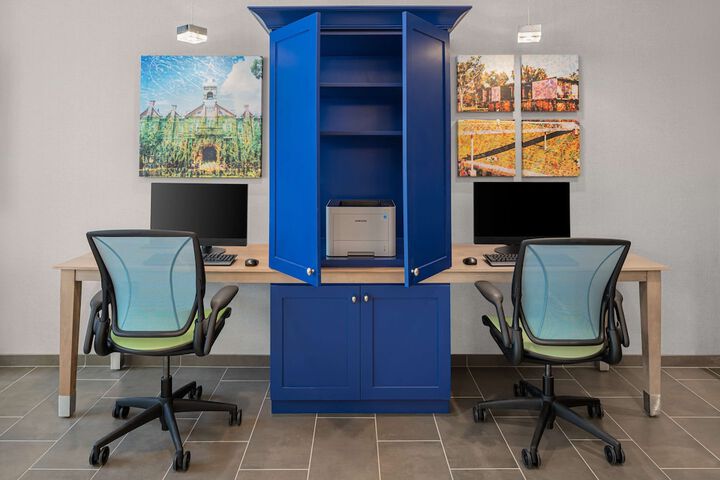 Business Center 37 of 37