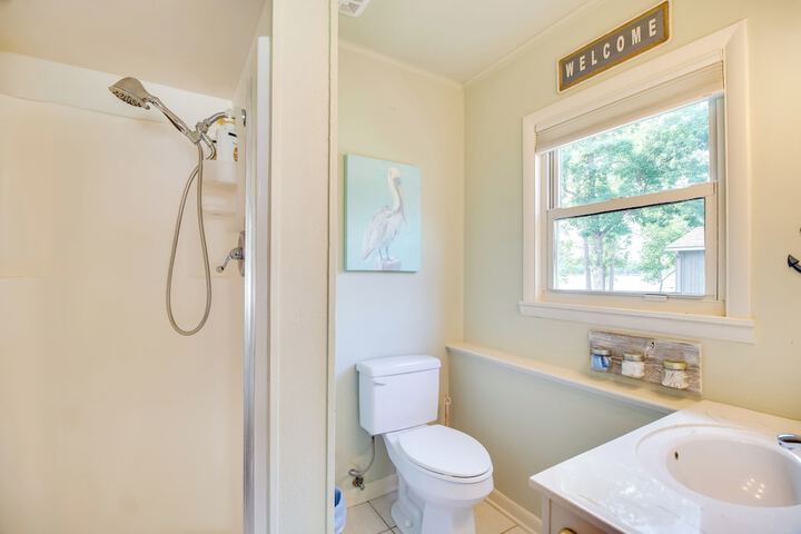 On-site Lake Access: Group Getaway in Afton
