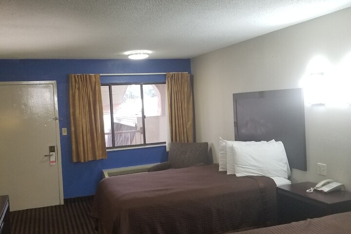 Room 30 of 34