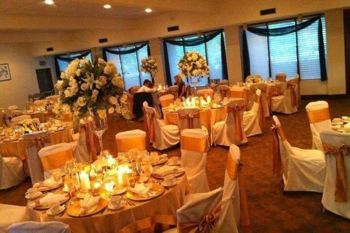 NICHOLS VILLAGE HOTEL AND SPA