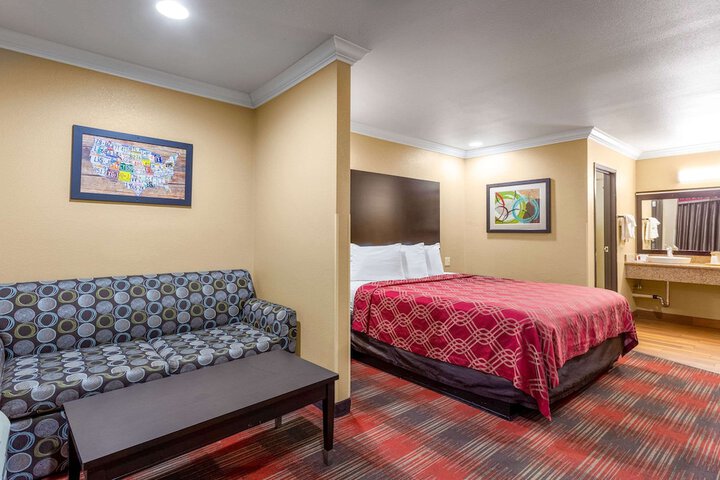 Room 10 of 34