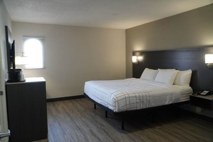 Room 37 of 102