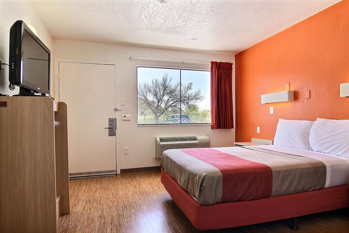 Room 16 of 32