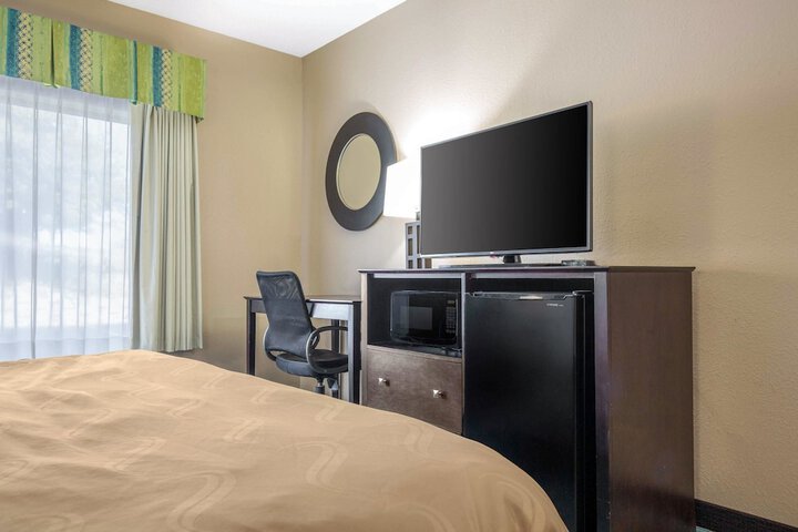Room 32 of 49