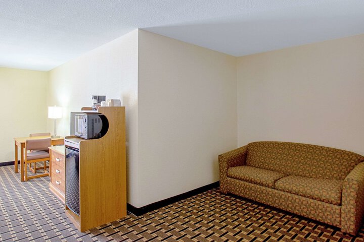 Room 34 of 38