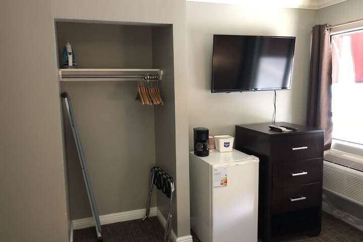 Room 27 of 47