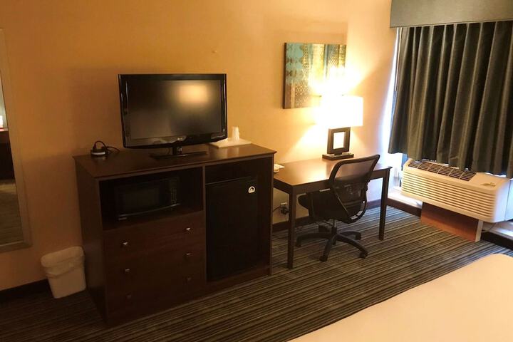 Room 14 of 33