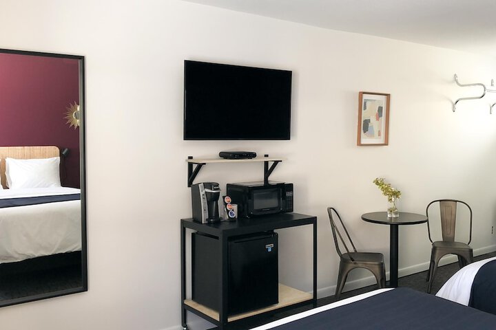 Room 6 of 25