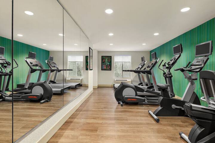 Holiday Inn Express & Suites Philadelphia - Mt. Laurel by IHG