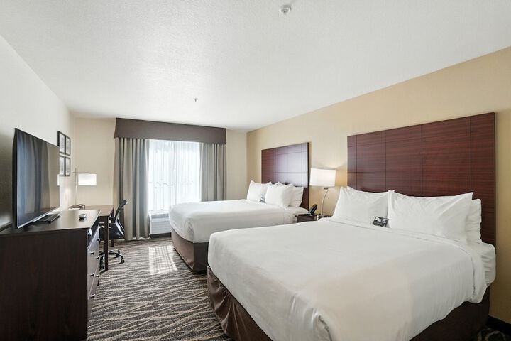 Cobblestone Hotel & Suites-Bellefontaine