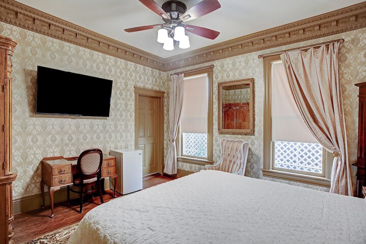 Room 52 of 82