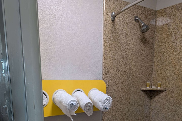 Room 16 of 25