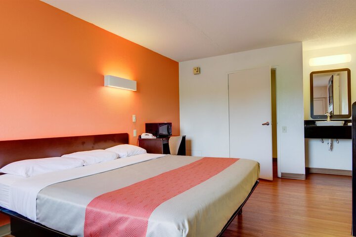 Room 21 of 33