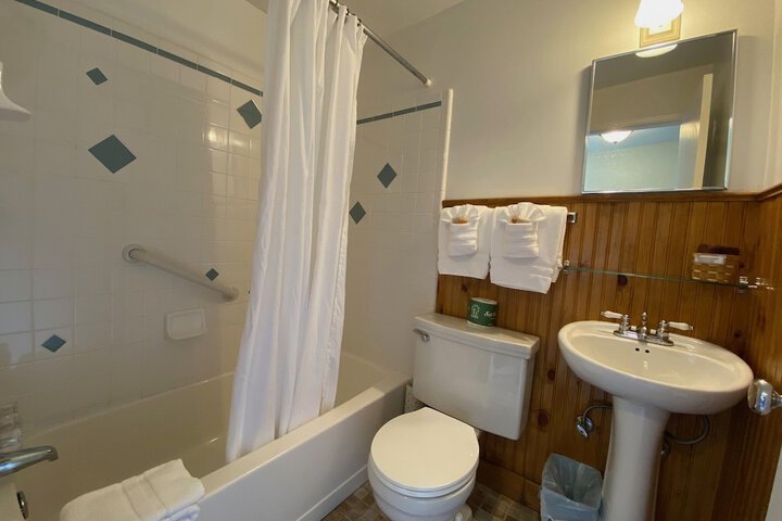 Emerald Valley Inn