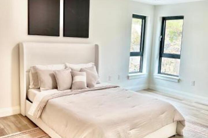 Luxury Furnished Apartment in Heart of Quincy