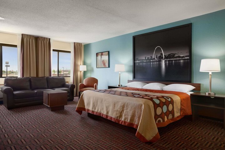 Room 8 of 15