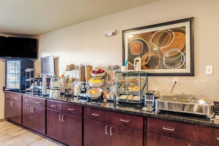 Breakfast/Coffee Service 23 of 30