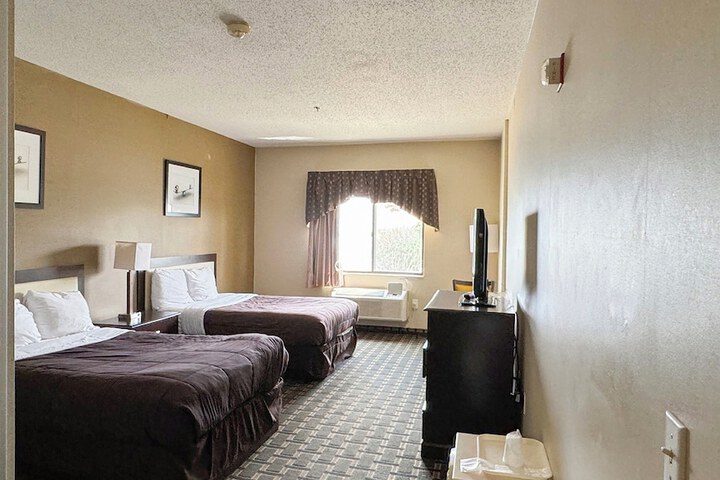 FairBridge Inn & Suites Batavia - Darien Amusement Park