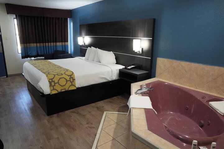 Room 17 of 48