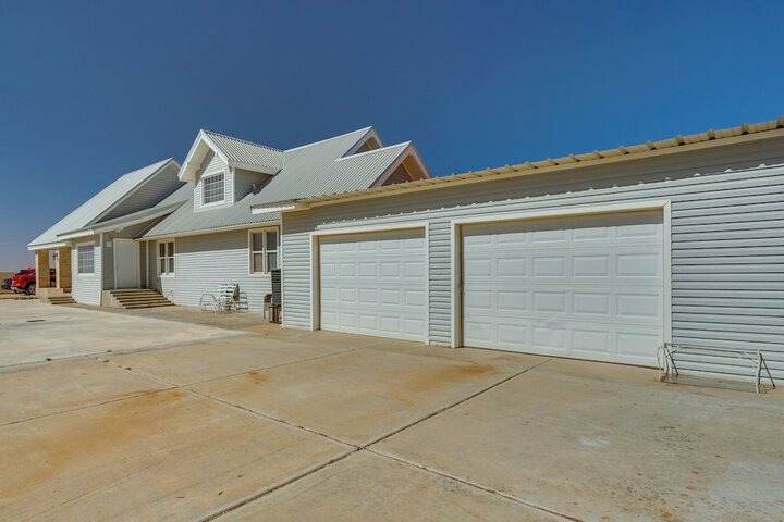 Lamesa Vacation Rental w / Covered Patio & Fire Pit