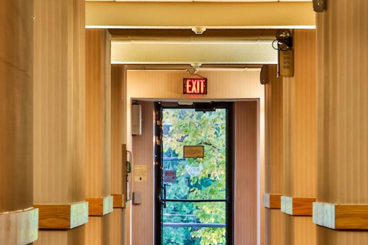 Ballroom/Hall 34 of 43