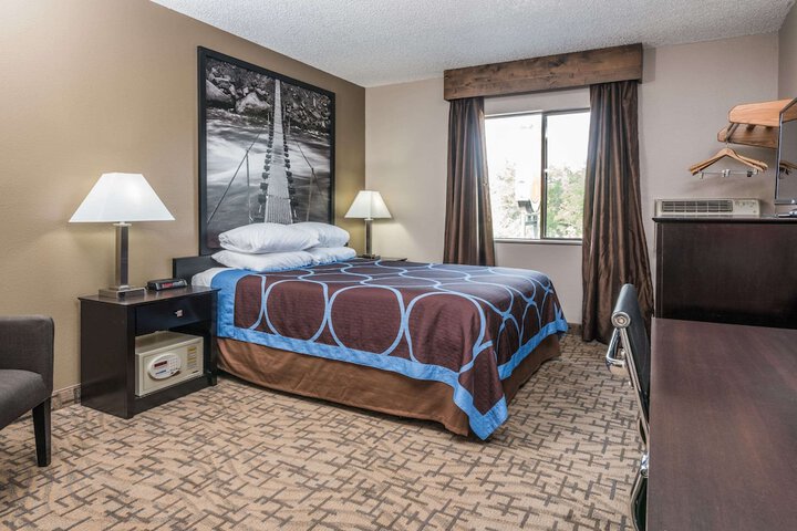 Room 14 of 24