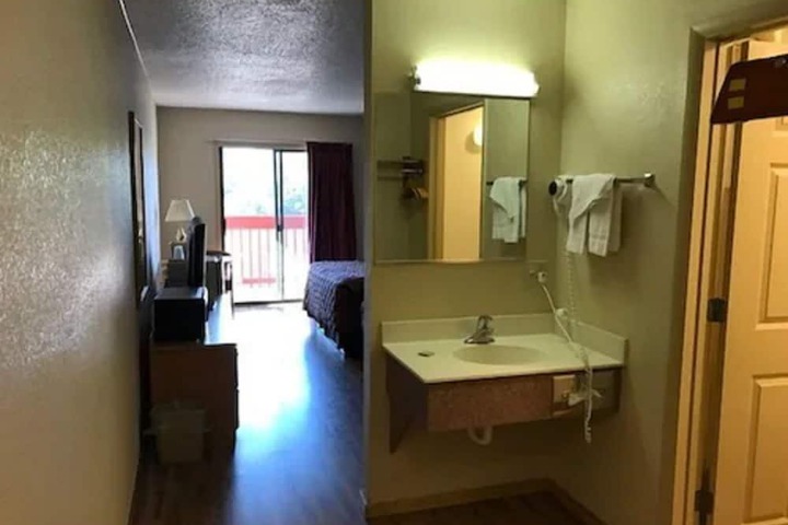 Room 12 of 20