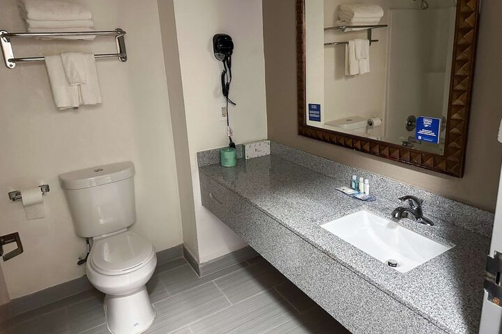 Room 9 of 10