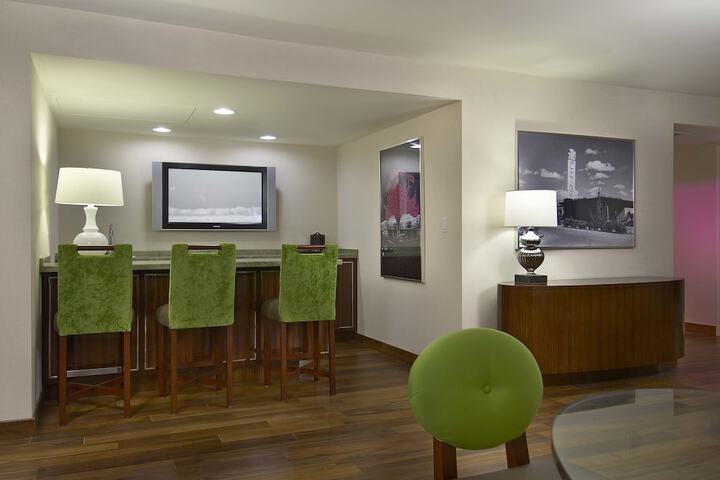Room 26 of 122