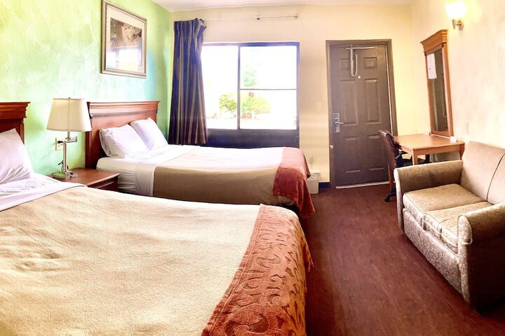 Room 11 of 25