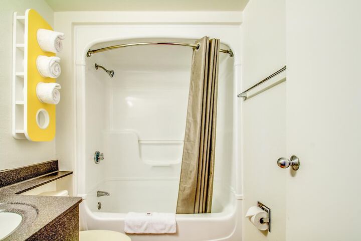 Room 10 of 29