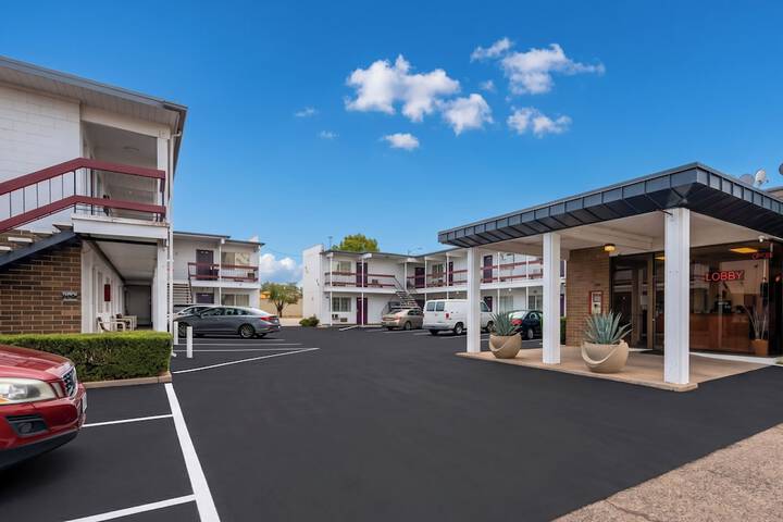 Travelers Inn by OYO Longview Kelso