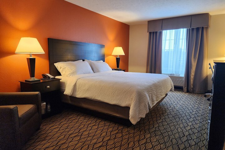 Holiday Inn Express Hotel & Suites Cadillac by IHG