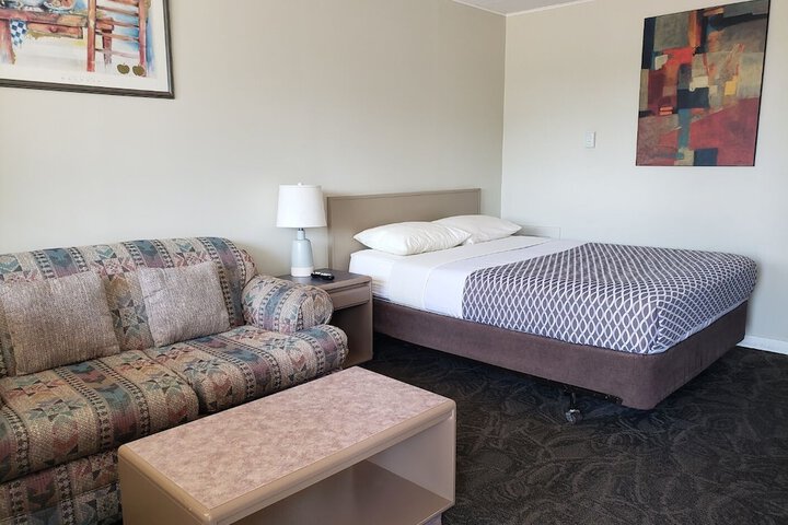 Lamplighter Inn