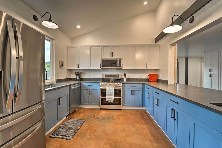 Pet-friendly Mancos Gem w / Patio & Fire Pit!