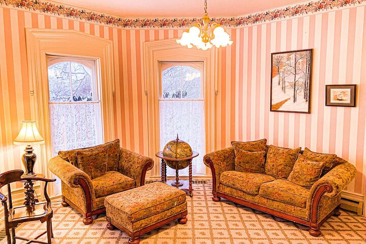 Room 33 of 70