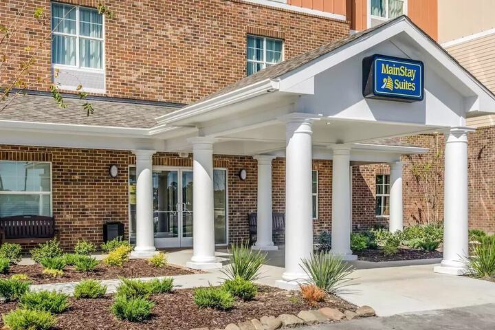 MainStay Suites Hackberry Sportsmans Lodge