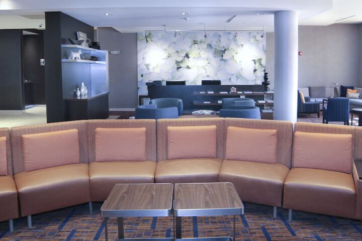 Courtyard by Marriott Jackson Airport / Pearl