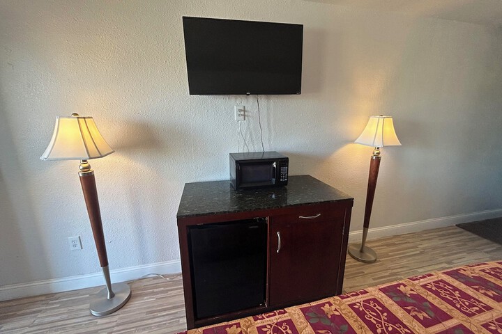 Room 33 of 65