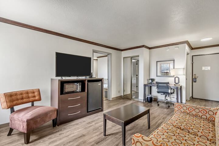 Room 40 of 103